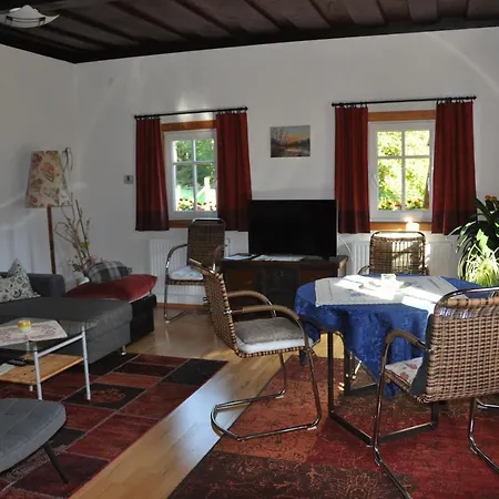 Waldfriede Гнезау