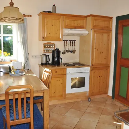 Waldfriede Гнезау